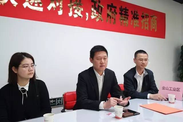 東方龍商務(wù)與上海金山工業(yè)區(qū)簽訂委托招商引資“騰籠換鳥引鳳凰”合作協(xié)議 東方龍商務(wù)與上海金山工業(yè)區(qū)簽訂委托招商引資“騰籠換鳥引鳳凰”合作協(xié)議