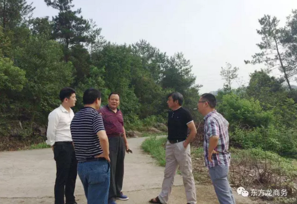 陪同金銀花種植深加工投資選址項目方考察湖南慈利縣,達成合作共識,三方共同簽訂投資意向協(xié)議 陪同金銀花種植深加工投資選址項目方考察湖南慈利縣,達成合作共識,三方共同簽訂投資意向協(xié)議