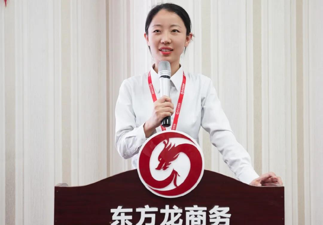 東方龍商務(wù)集團舉行年中工作會議及干部述職報告,正式啟動“夏季攻堅”服務(wù)競賽! 東方龍商務(wù)集團舉行年中工作會議及干部述職報告,正式啟動“夏季攻堅”服務(wù)競賽!
