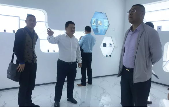 在5G智能終端+工業(yè)平板電腦投資選址項目方舉行政府對接會,提升招商規(guī)模與時效,加快項目對接與落地 在5G智能終端+工業(yè)平板電腦投資選址項目方舉行政府對接會,提升招商規(guī)模與時效,加快項目對接與落地