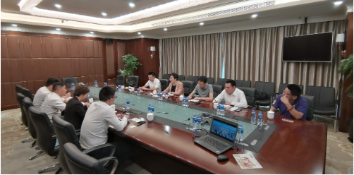 陪同政府園區(qū)前往高端商業(yè)綜合體投資選址項(xiàng)目對接考察，推動商業(yè)整合化