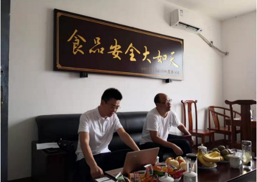 陪同政府園區(qū)對接考察食品加工投資選址龍頭企業(yè)，促進食品加工產業(yè)鏈發(fā)展