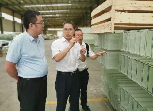 助力政府園區(qū)對(duì)接考察新型玻璃綠色建材投資選址項(xiàng)目，促進(jìn)玻璃新材料持續(xù)創(chuàng)新驅(qū)動(dòng)經(jīng)濟(jì)發(fā)展