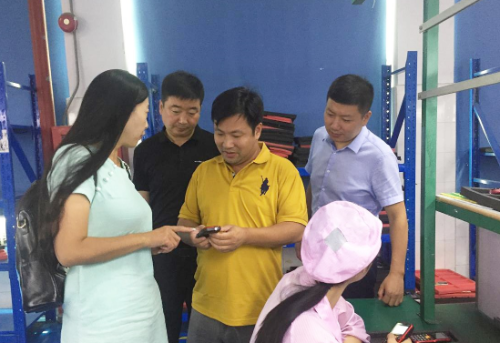 陪同政府園區(qū)對接考察智能終端產(chǎn)業(yè)鏈投資選址項目方，雙方達成多項合作共識