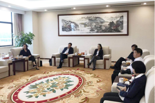 陪同政府園區(qū)對(duì)接考察高端包裝戶外型材投資選址項(xiàng)目,深化對(duì)接合作,推進(jìn)項(xiàng)目加快落地 陪同政府園區(qū)對(duì)接考察高端包裝戶外型材投資選址項(xiàng)目,深化對(duì)接合作,推進(jìn)項(xiàng)目加快落地