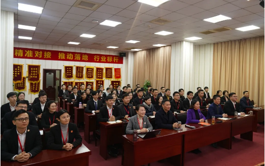  1月上旬，集團(tuán)舉行2021年首場投資選址項(xiàng)目評估會(huì)，成功通過34個(gè)高質(zhì)量項(xiàng)目