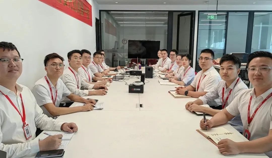 燃情征戰(zhàn)，決勝決戰(zhàn)下半年！東方龍商務(wù)集團(tuán)成功舉行6-7月份月度總結(jié)會