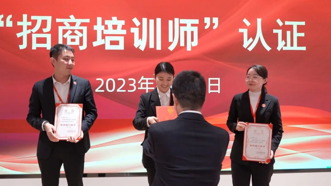 聚勢行，闖新途！東方龍商務(wù)召開一季度“開門紅”總結(jié)表彰暨“奔跑二季度”競賽總動員