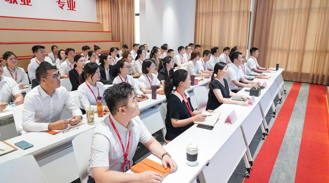 戰(zhàn)高溫，搶項(xiàng)目，全面掀起“夏季攻勢(shì)”！7月上旬，集團(tuán)共38個(gè)優(yōu)質(zhì)投資選址項(xiàng)目通過(guò)評(píng)估