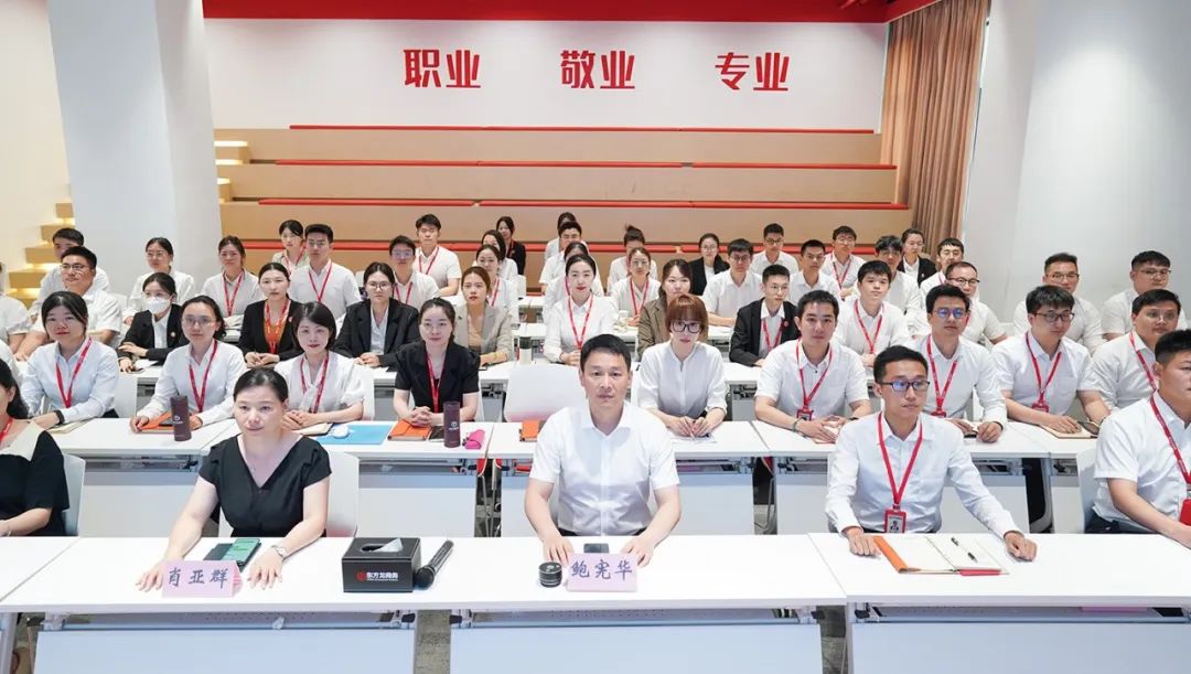 戰(zhàn)高溫，搶項(xiàng)目，全面掀起“夏季攻勢(shì)”！7月上旬，集團(tuán)共38個(gè)優(yōu)質(zhì)投資選址項(xiàng)目通過(guò)評(píng)估