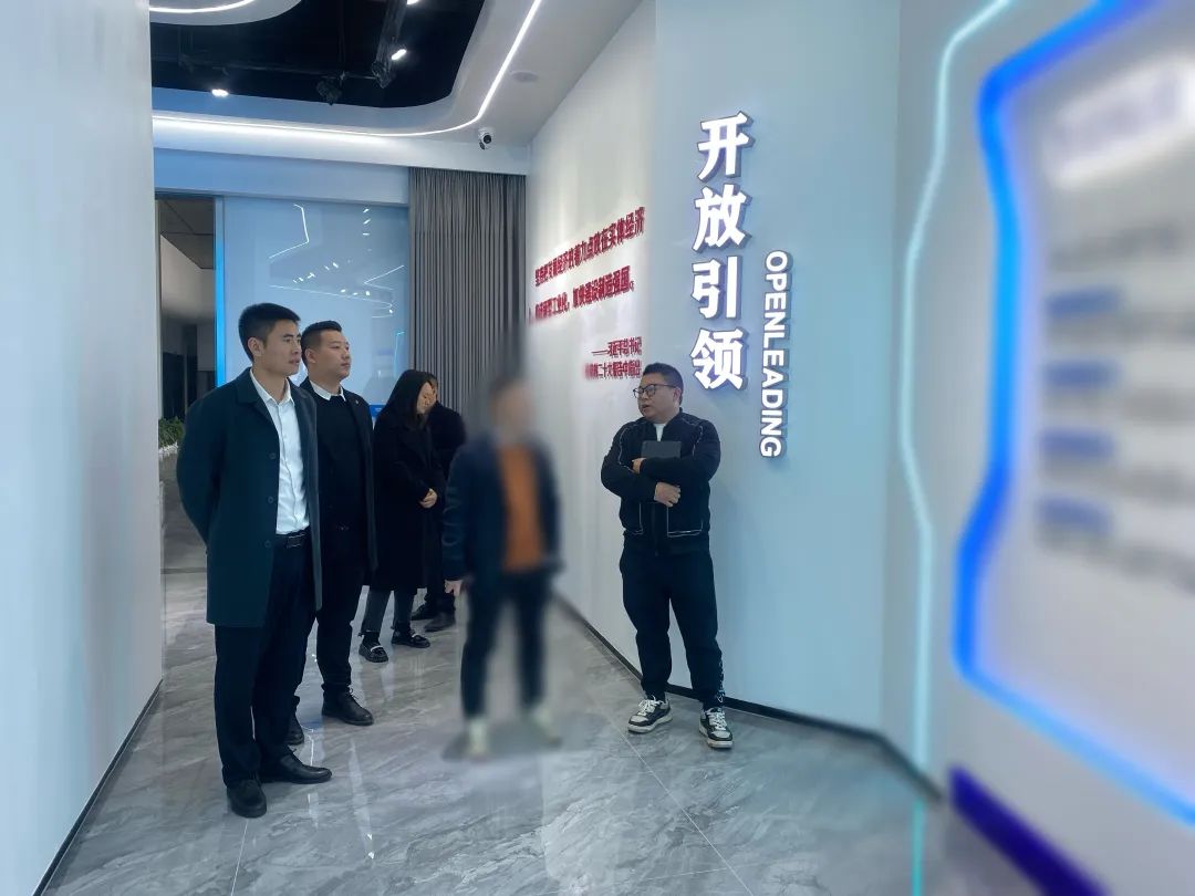 華為、蘋果等知名企業(yè)優(yōu)質(zhì)合作商！專精特新觸控顯示屏擴建投資選址項目方反向考察四川某地方政府
